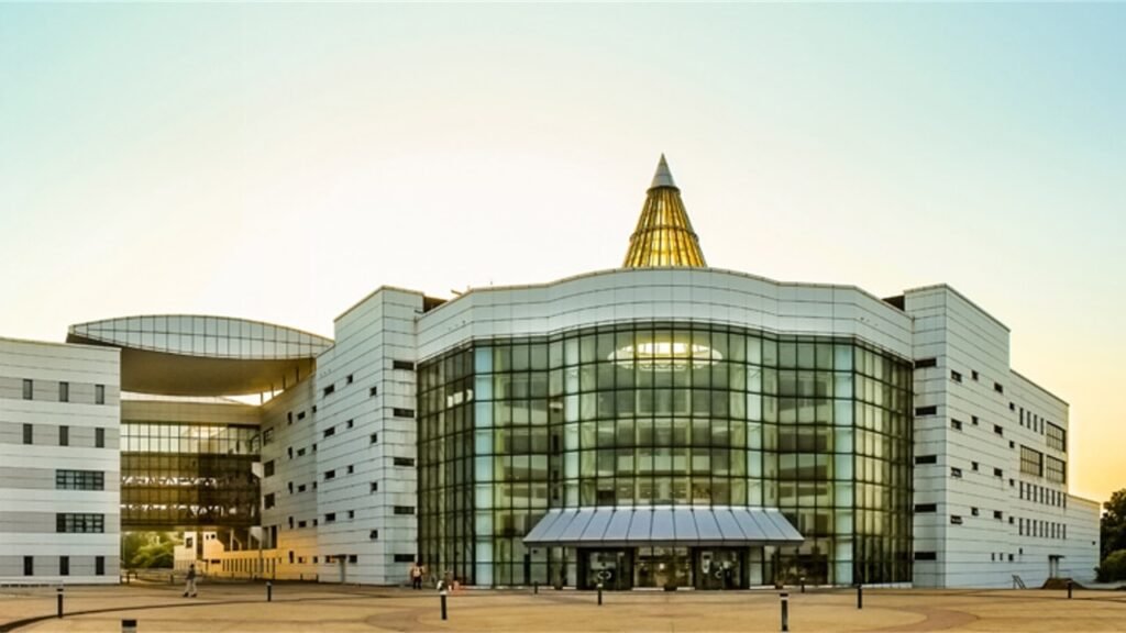 جامعة تيناغا الوطنية UNITEN